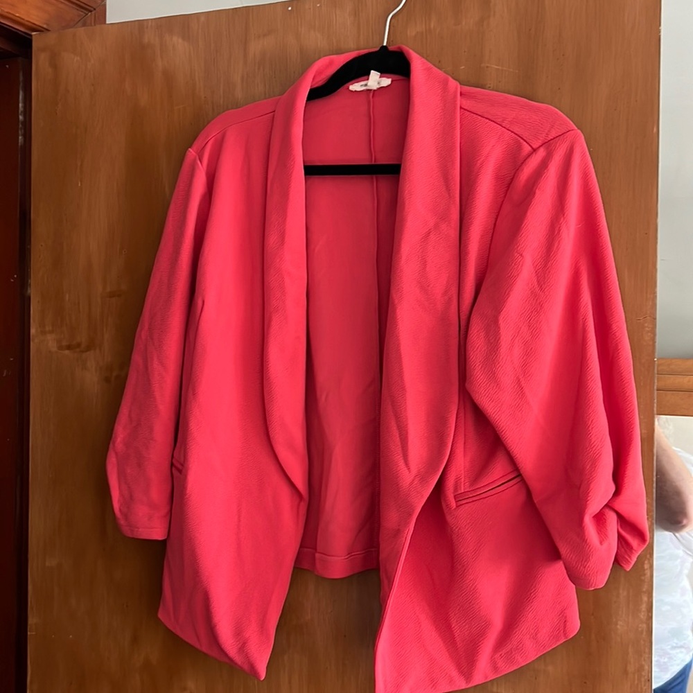 Coral blazer with 3/4 length sleeves